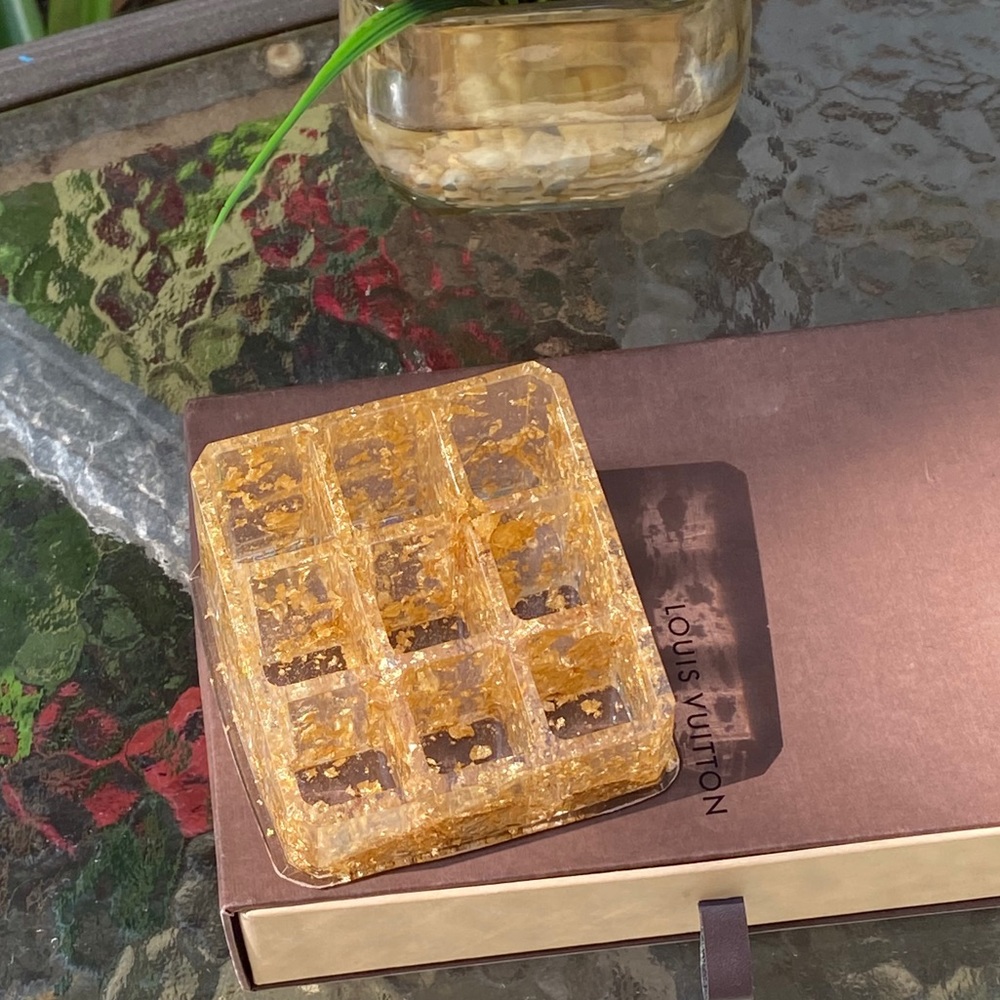 Gold Cosmetic Organizer Resin Art - Picture 9 of 16